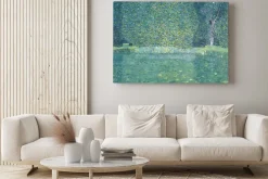 Obraz: Akwarela delikatnego stawu wśród bujnych drzew