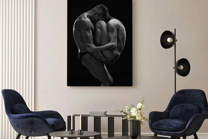 Obraz: Artystyczny akt pary na czarno białym zdjęciu