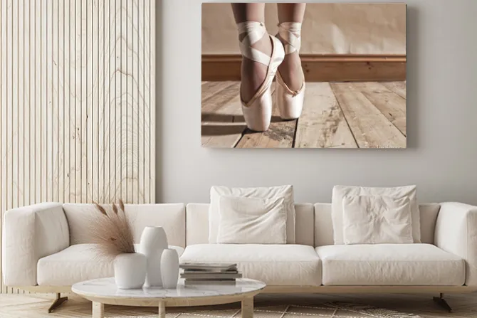 Obraz: Baletki na drewnianej podłodze