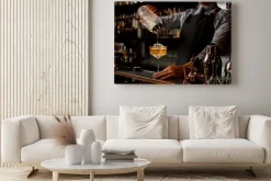 Obraz: Barman przygotowujący drinka