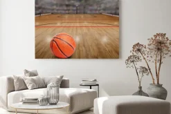 Obraz: Basketball arena z kulki na przestrzeni sądowym i kopiowania.