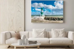 Obraz: Bałtyckie fale odbijające się od latarni