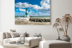 Obraz: Bałtyckie fale odbijające się od latarni