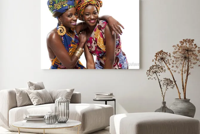 Obraz: Beautiful african cyclone box obslugiwane modele mody w tradycyjnym