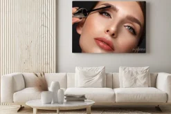 Obraz: Beautiful girl with sexy lips and classic makeup with cosmetic