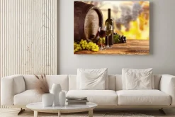 Obraz: Beczka wina z butelką i kieliszkami na drewnianym stole