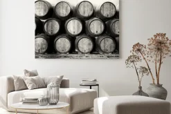 Obraz: Beczki w piwnicy w czerni i bieli