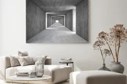 Obraz: Betonowy tunel z jasnymi prześwitami