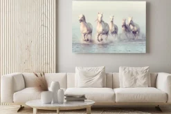 Obraz: Białe konie w galopie na morzu