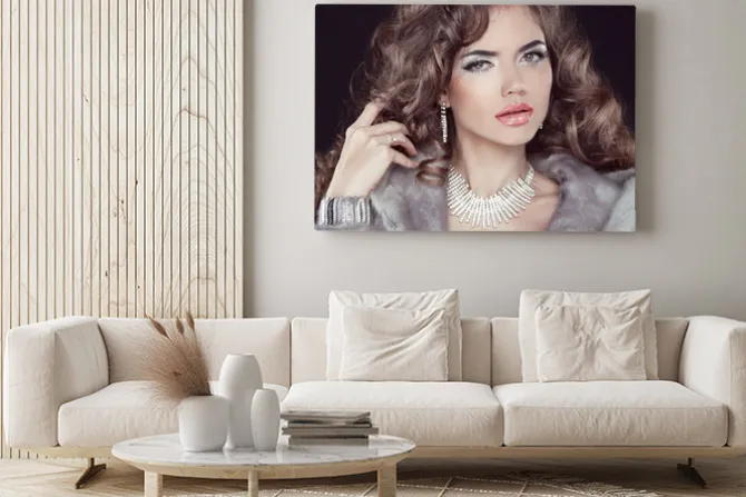 Obraz: Biżuteria i moda elegancka dama. piękna kobieta, ubrana w lux