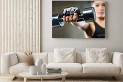 Obraz: Bliska sportowy kobieta z hantle stalowej