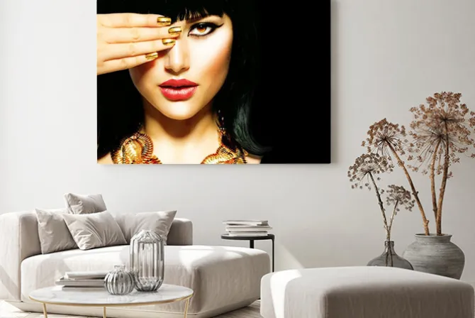 Obraz: Brunetka egyptian woman.golden akcesoria