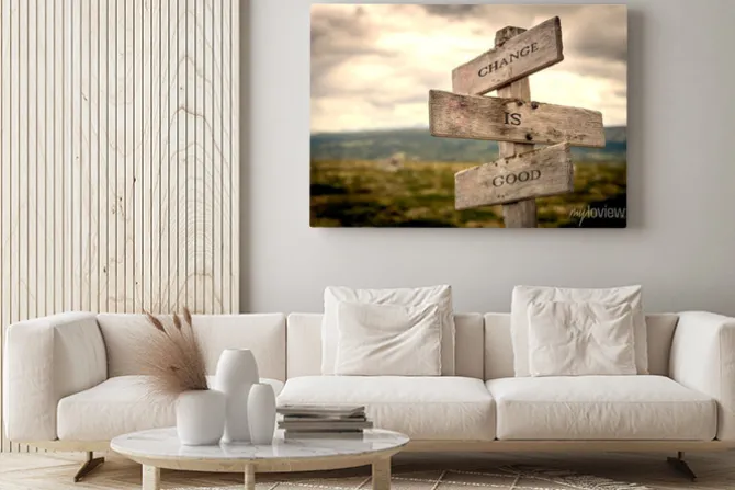 Obraz: Change is good quote on wooden signpost in nature with moody