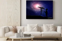 Obraz: Chłopiec patrząc przez teleskop