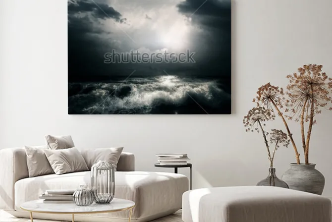 Obraz: Ciemne chmury w chmurach i fale na morzu