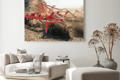 Obraz: Ciągnik przygotowuje grunty