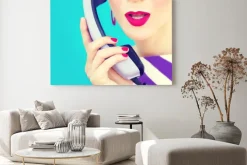 Obraz: Close-up portret retro dziewczyna z telefonem