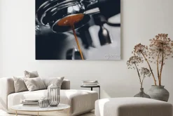 Obraz: Closeup process professional espresso pouring from coffee machine