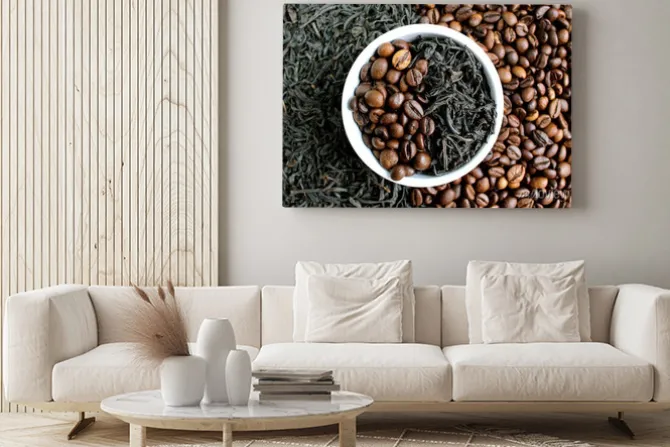 Obraz: Coffee beans and tea in leaves on the same plate