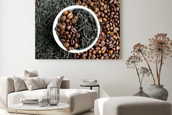 Obraz: Coffee beans and tea in leaves on the same plate