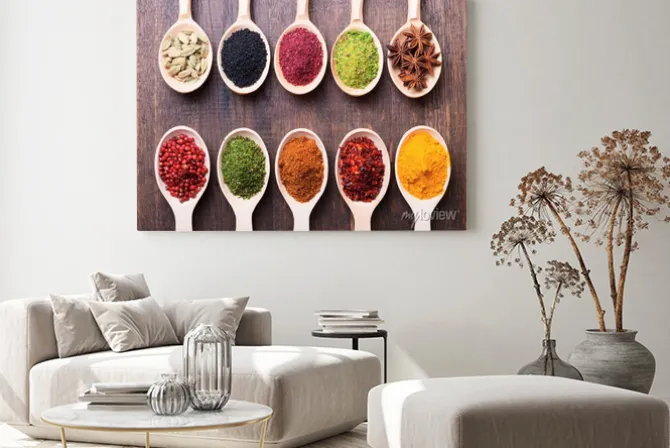 Obraz: Drewniane łyżki pełne kolorowych przypraw