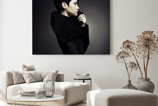 Obraz: Elegancka pani w płaszczu