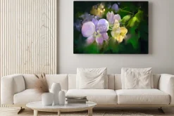 Obraz: Fioletowe i żółte storczyki w stylu malarskim