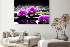 Obraz: Fioletowe storczyki z kamieniami i świeczkami