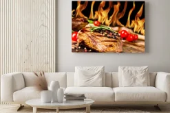 Obraz: Grillowane steki wołowe z płomieni na tle