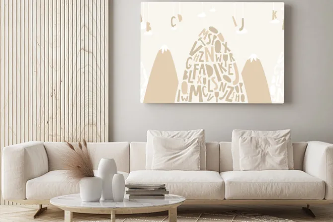Obraz: Góry na tle chmur z literami