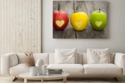 Obraz: Jabłka z wygrawerowanym sercem