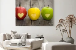 Obraz: Jabłka z wygrawerowanym sercem