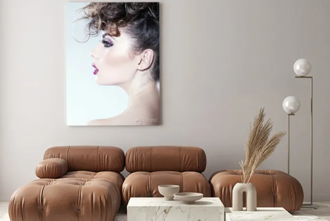 Obraz: Jasny obraz kobieta z dużymi ustami