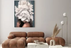 Obraz: Kobieta z kwiatami na głowie abstrakcyjny portret