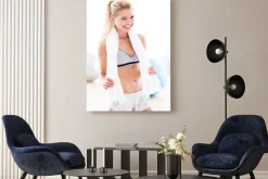 Obraz: Kobieta z ręcznikiem na siłowni