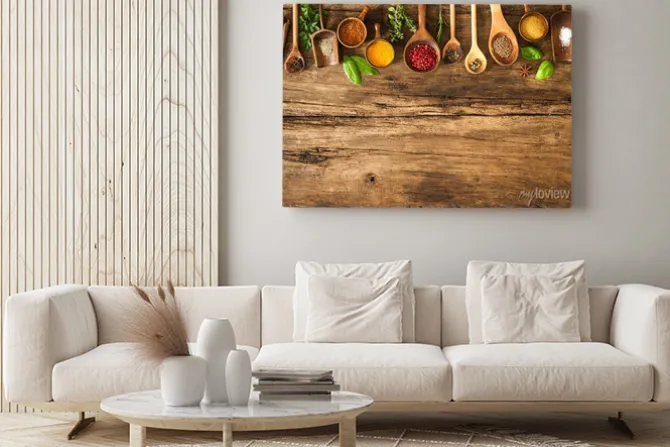 Obraz: Kolorowe przyprawy na drewnianym stole