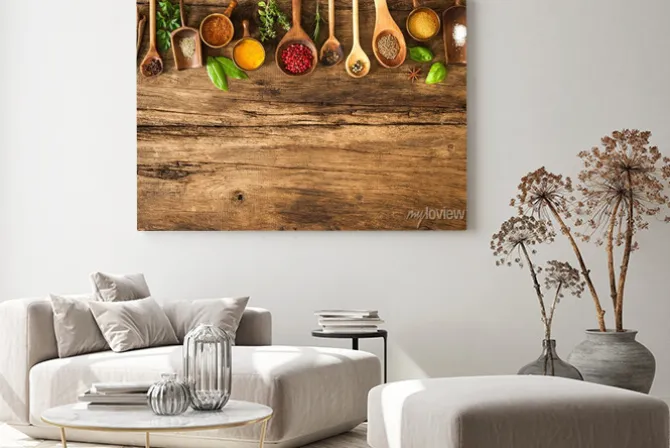 Obraz: Kolorowe przyprawy na drewnianym stole