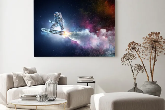 Obraz: Kosmita na latającej desce. różne środki przekazu