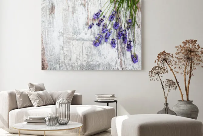 Obraz: Kwiaty lawendy na tle bielonych desek