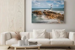 Obraz: Latarnia morska na skalistym wybrzeżu