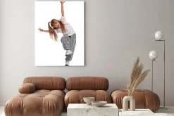 Obraz: Mała dziewczyna tańczy