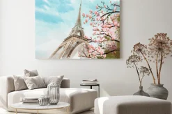 Obraz: Malowany kwiat wiśni na tle wieży eiffla