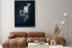 Obraz: Młoda tancerka hip hop skoki