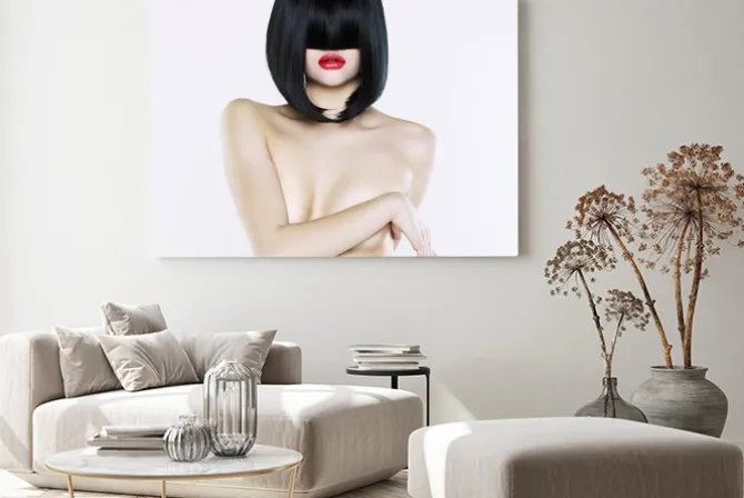 Obraz: Naga kobieta z krótkim fryzura