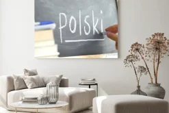 Obraz: Niektóre książki i materiały szkolne.