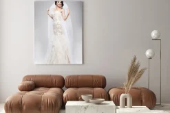 Obraz: Oczekiwanie. piękna panna młoda w białej jubilant suknia ślubna