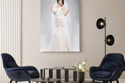 Obraz: Oczekiwanie. piękna panna młoda w białej jubilant suknia ślubna