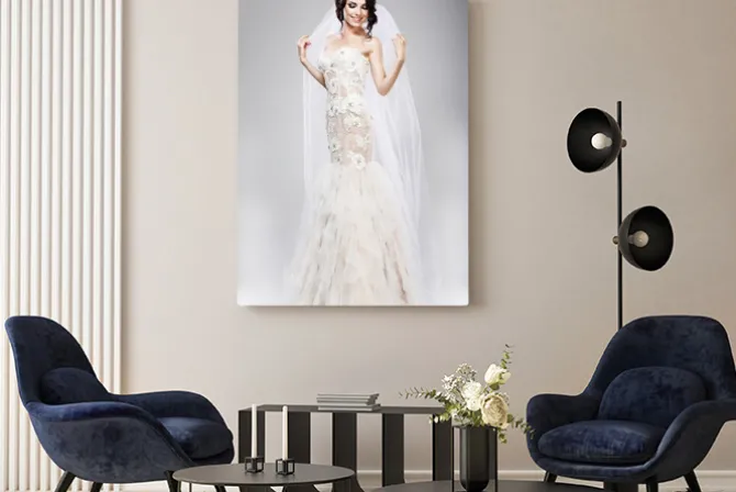 Obraz: Oczekiwanie. piękna panna młoda w białej jubilant suknia ślubna