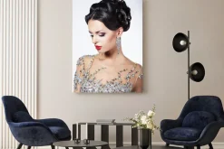 Obraz: Oficjalne party. modelka w formalnych sukienka z jewels błyszczące