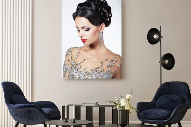 Obraz: Oficjalne party. modelka w formalnych sukienka z jewels błyszczące